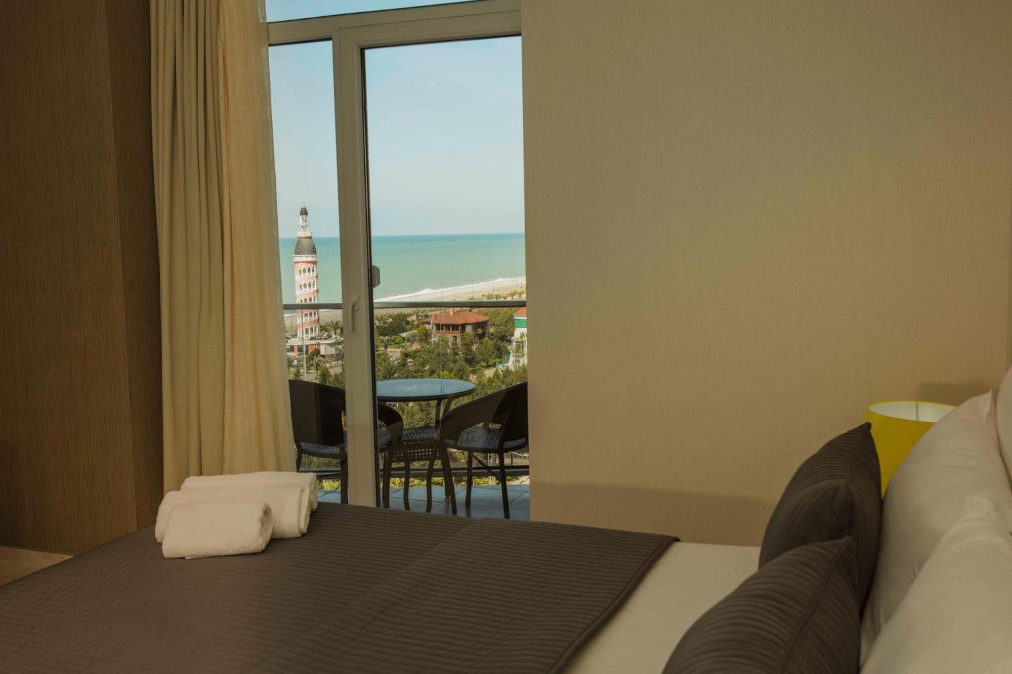 Aparthotel Panorama Sea Tower Batumi Exterior foto