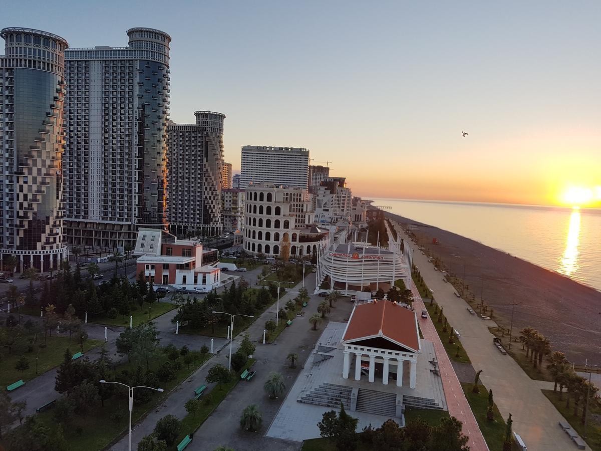 Aparthotel Panorama Sea Tower Batumi Exterior foto